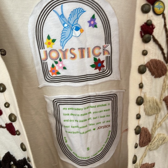 Johnny Was Joystick embroidered studded floral v-neck tee S - Picture 2 of 9